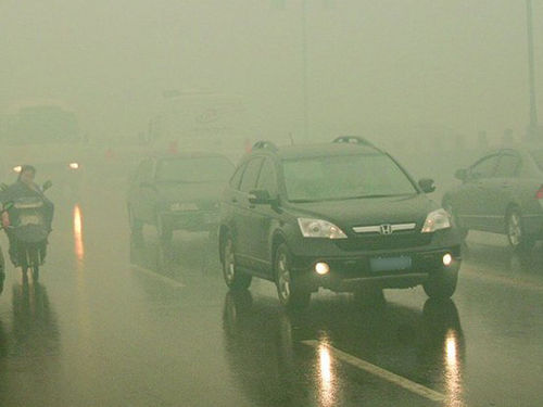 重庆机场租车：雾天安全驾驶技巧